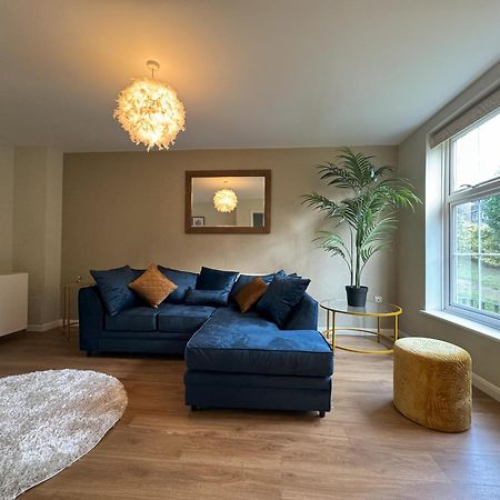Chieveley Mews By Sarrochic Sunningdale Exterior foto