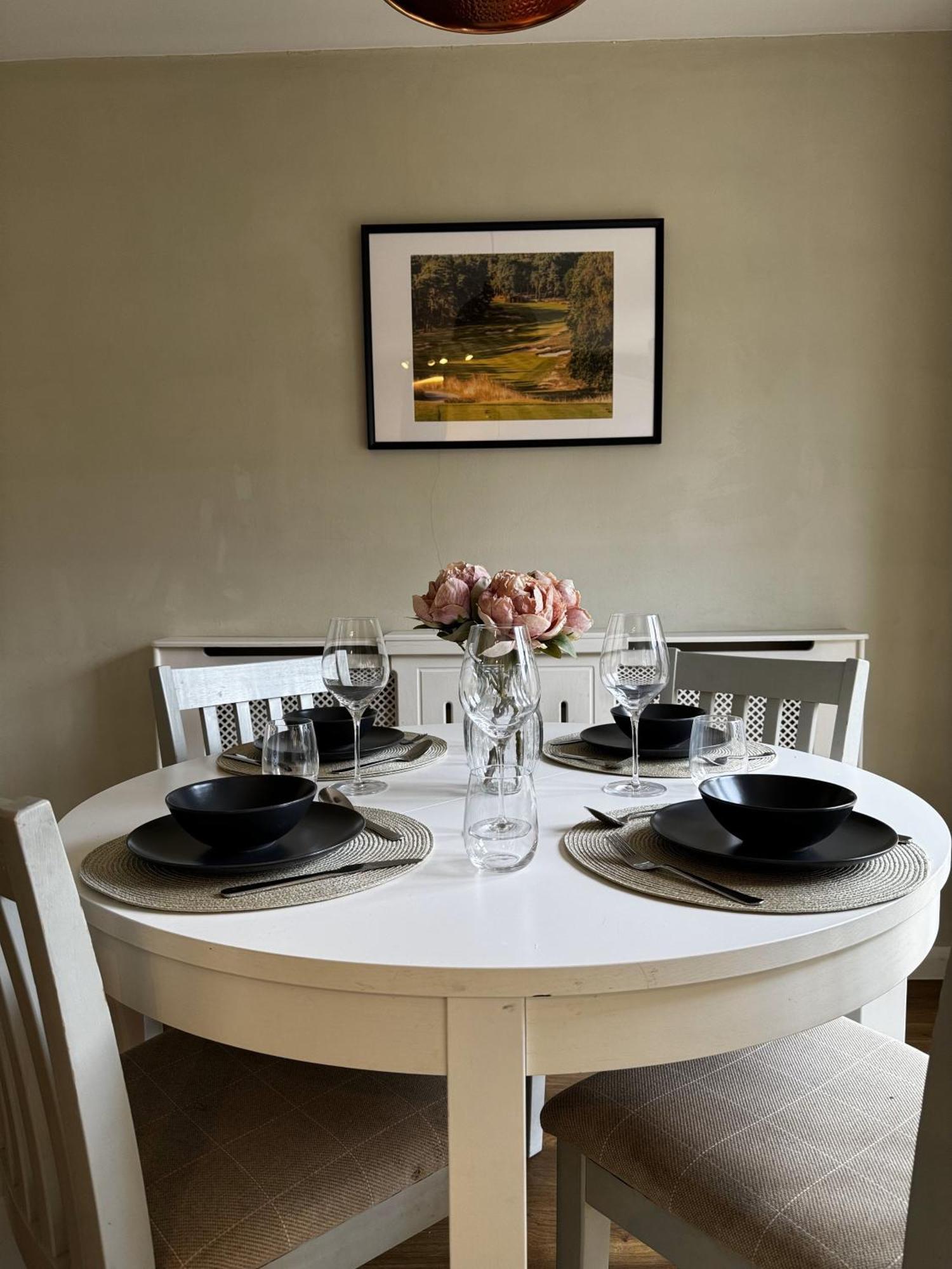 Chieveley Mews By Sarrochic Sunningdale Exterior foto
